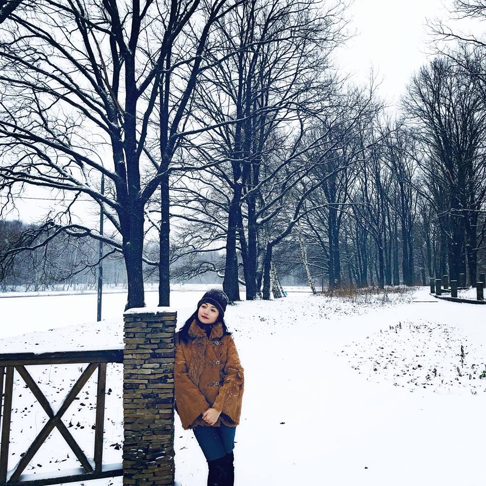 Nhung Phía trước là bầu trời bất ngờ khoe ảnh xinh đẹp thời thiếu nữ